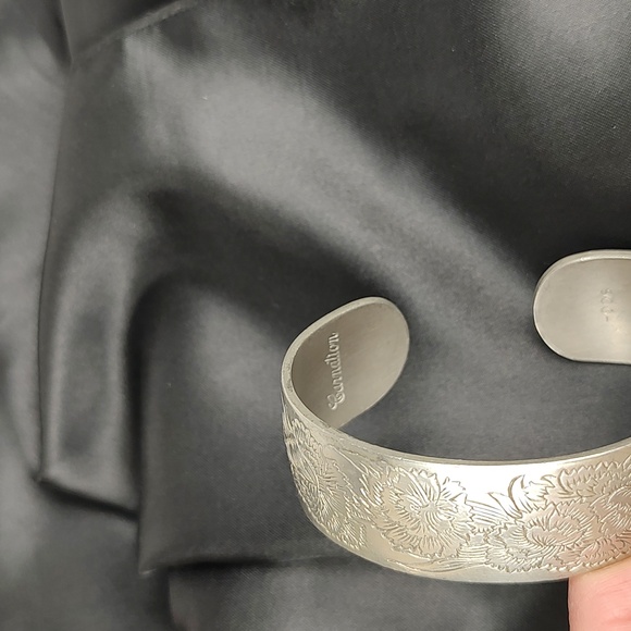 Kirk Stieff Pewter "Carnation" Engraved Floral Cuff Bracelet Vintage 7" - Picture 8 of 10
